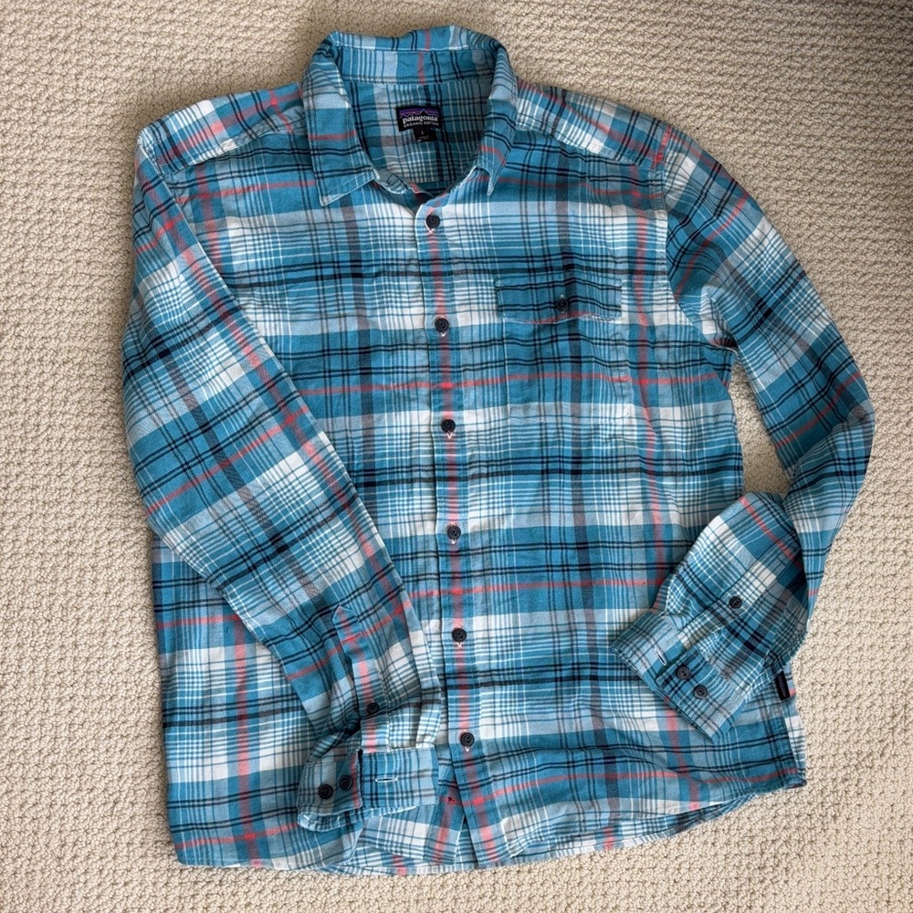 Patagonia men’s Plaid flannel button down Shirt, size large.